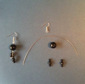 Ohrringe mit schwarzen Perlen